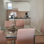 דירה Cozy Two-bedroom