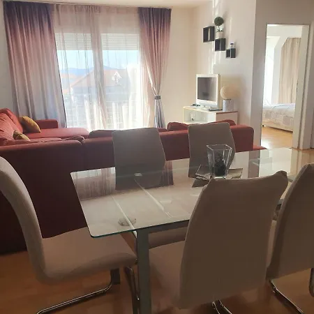 Cozy Two-bedroom Apartman