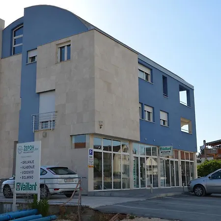 Cozy Two-bedroom Apartman Zára