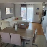 Lägenhet Cozy Two-bedroom Zadar