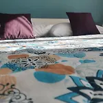 Cozy Two-bedroom Lägenhet