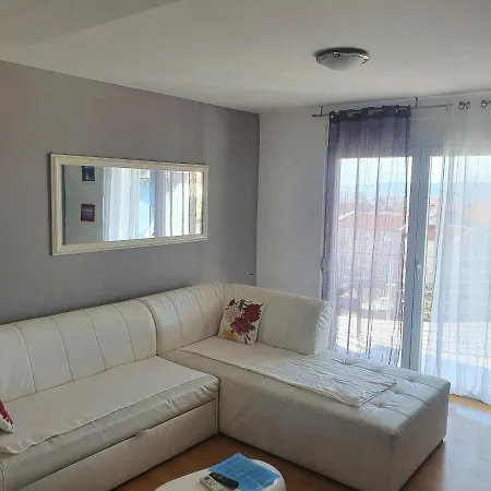Cozy Two-bedroom Apartment