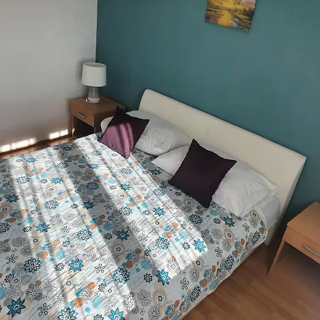Cozy Two-bedroom זאדאר