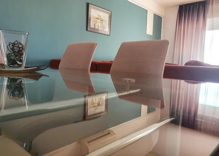 Cozy Two-bedroom Apartment Zadar