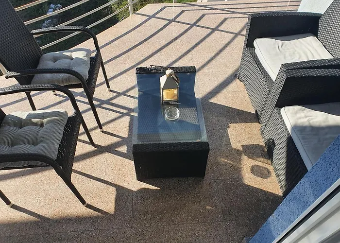 Cozy Two-bedroom Apartment Zadar