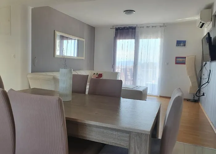 Cozy Two-bedroom Apartment