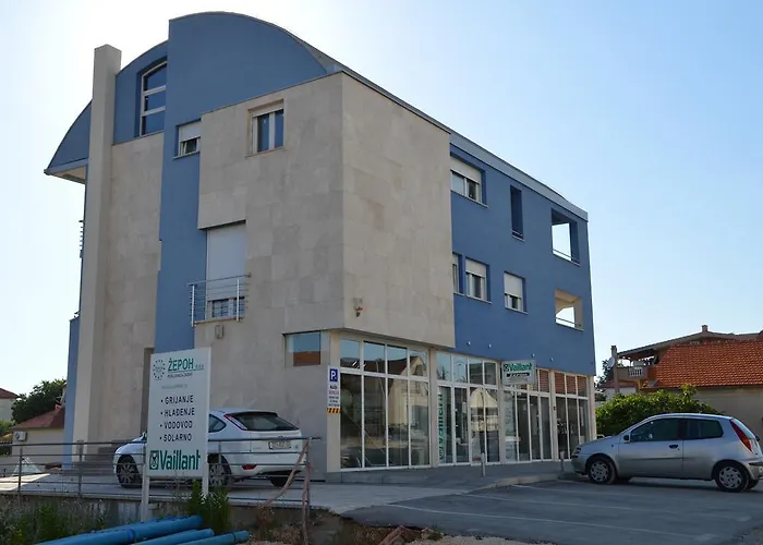 Cozy Two-bedroom Apartment Zadar